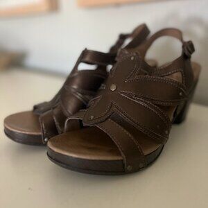Dansko Brown Block Heel Cushioned Buckle Sandals Size 38 EU 7.7-8 US